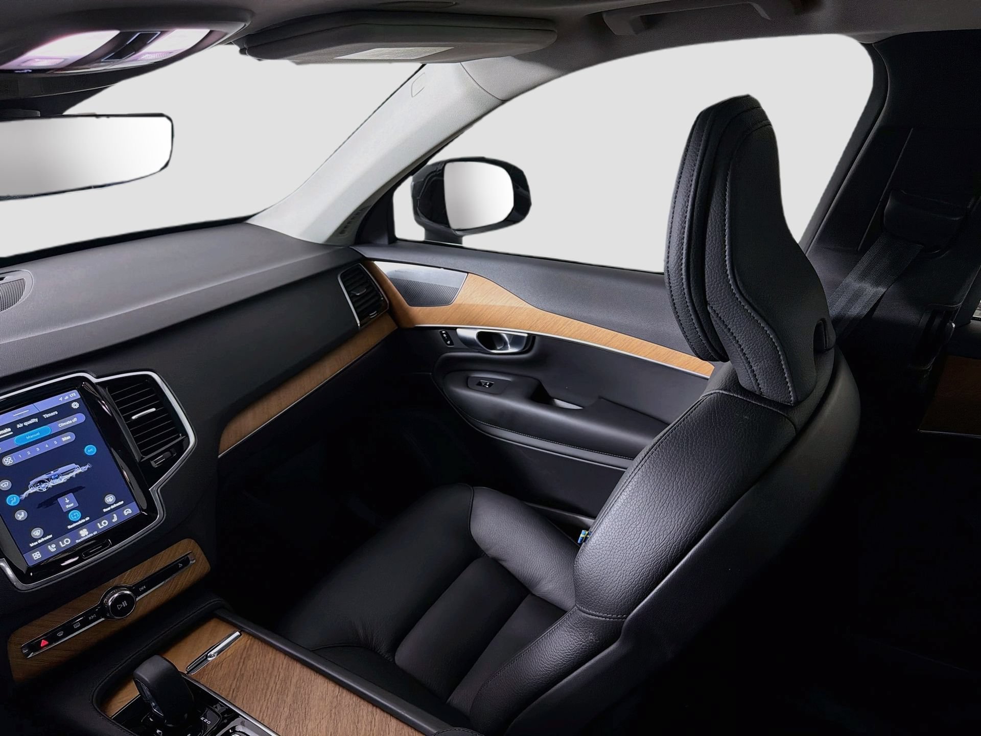 Certified 2024 Volvo XC90 B5 Plus AWD/4WD image 25