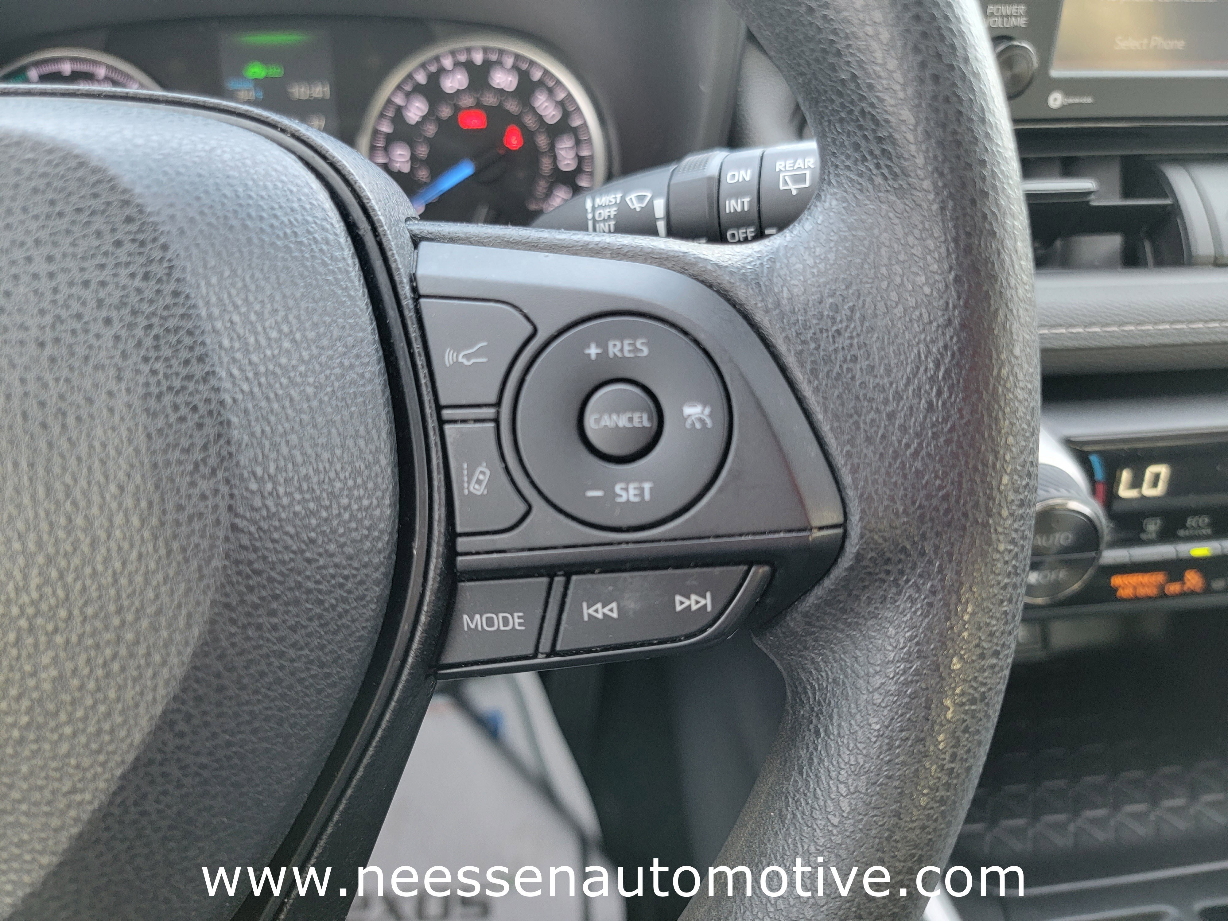 Used 2022 Toyota RAV4 XLE image 19