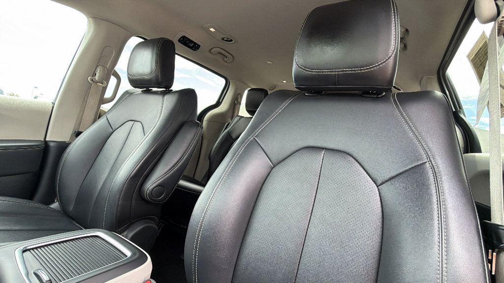 Used 2024 Chrysler Pacifica Limited FWD image 11