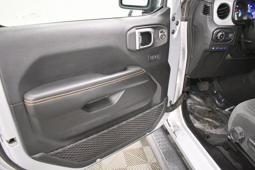 Used 2024 Jeep Wrangler Unlimited Sahara image 12