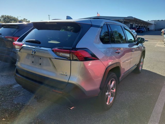 Used 2021 Toyota RAV4 XLE Premium image 4