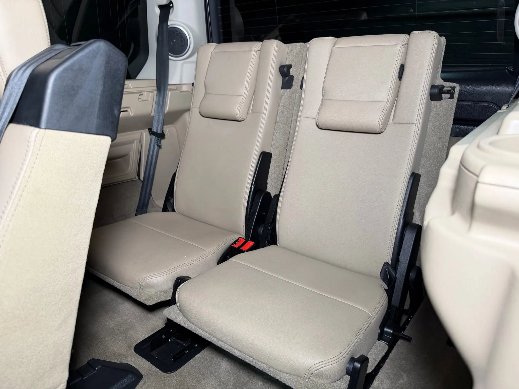 Used 2016 Land Rover LR4 HSE AWD/4WD image 13