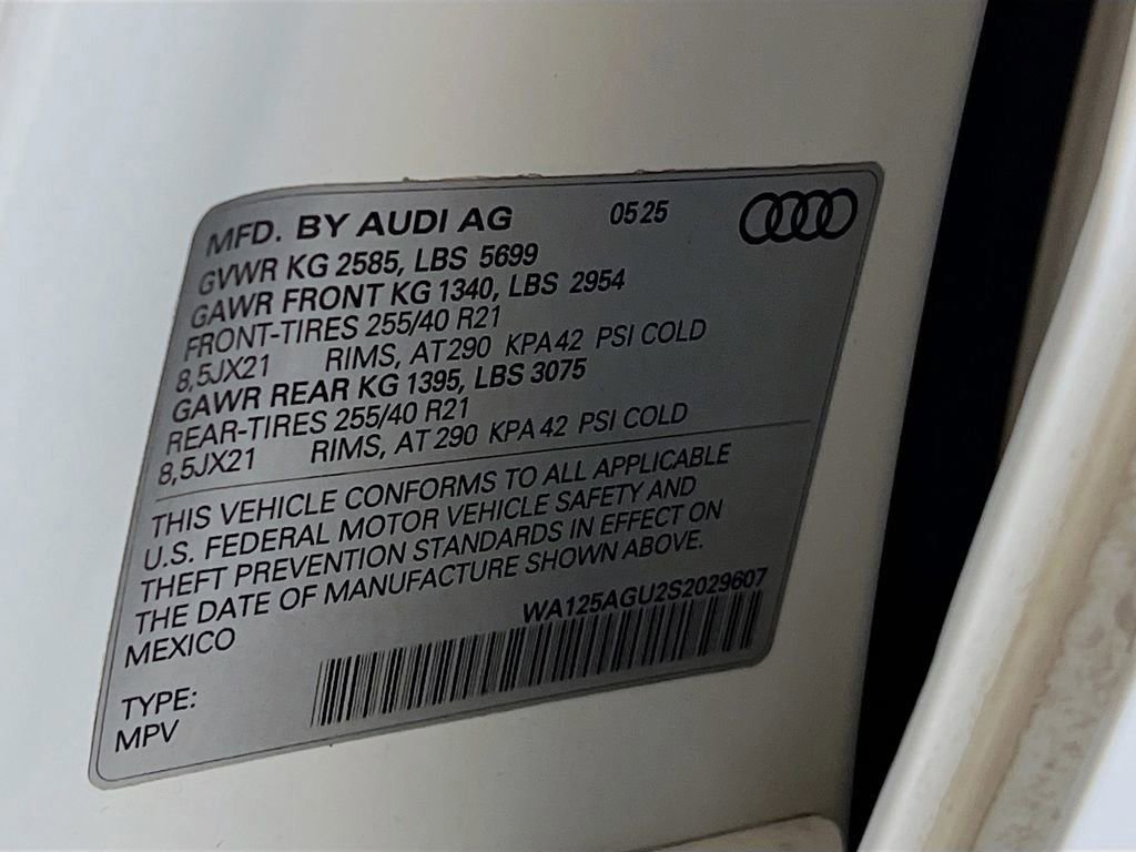 Used 2025 Audi SQ5 Premium Plus w/ Premium Plus Package image 31