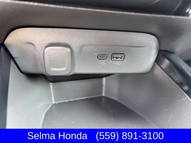 Used 2024 Chevrolet Trax LT w/ LT Convenience Package FWD image 20