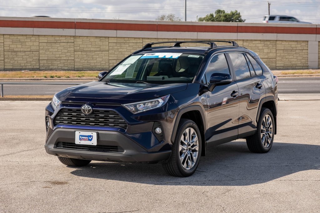 Used 2021 Toyota RAV4 XLE Premium image 3
