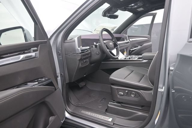 New 2026 Cadillac Escalade Luxury w/ LPO, Floor Liner Package AWD/4WD image 9