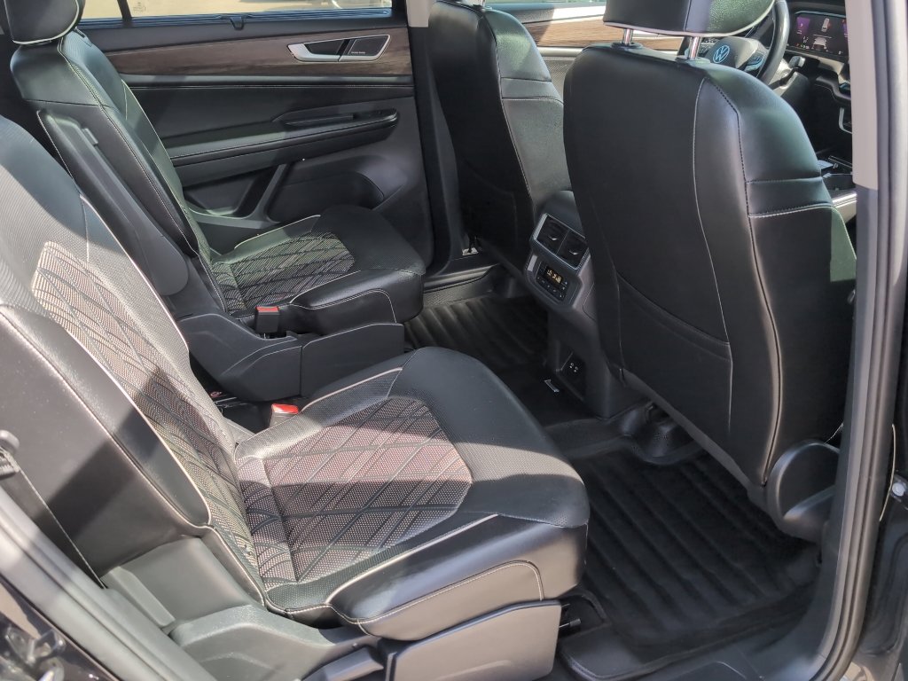 Used 2024 Volkswagen Atlas SEL Premium R-Line image 21