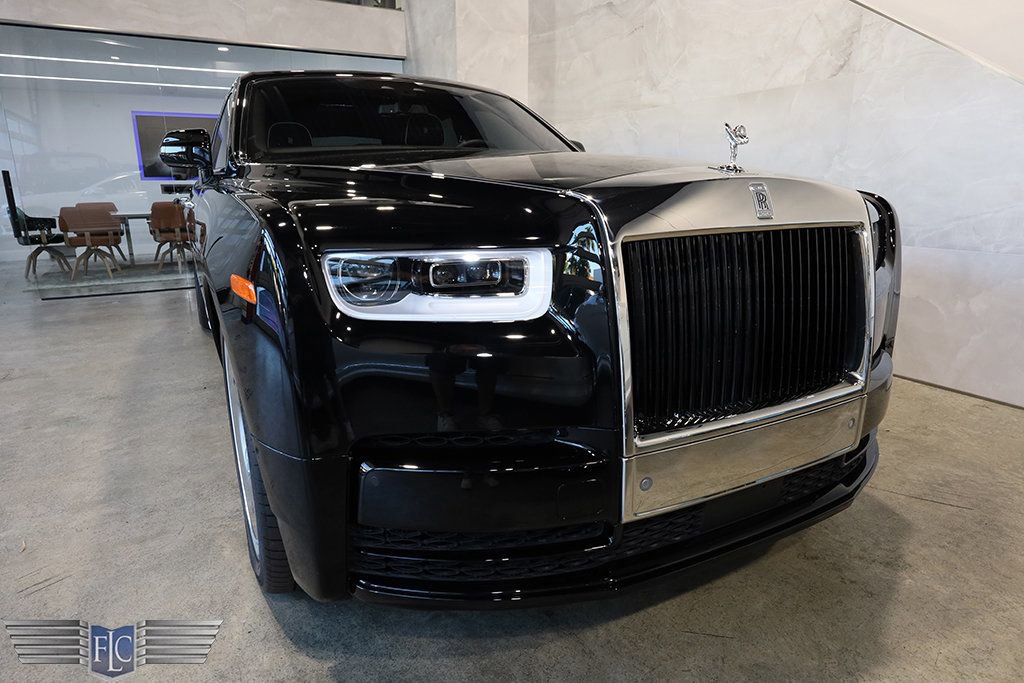 Used 2022 Rolls-Royce Phantom Sedan image 9