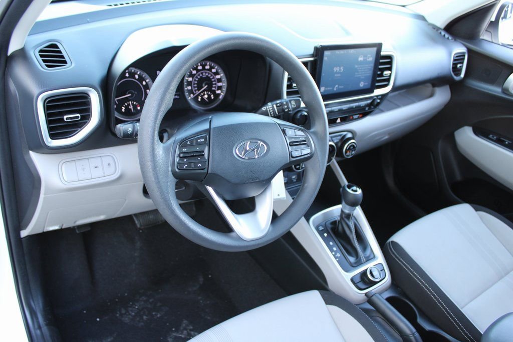 Used 2020 Hyundai Venue SEL image 8