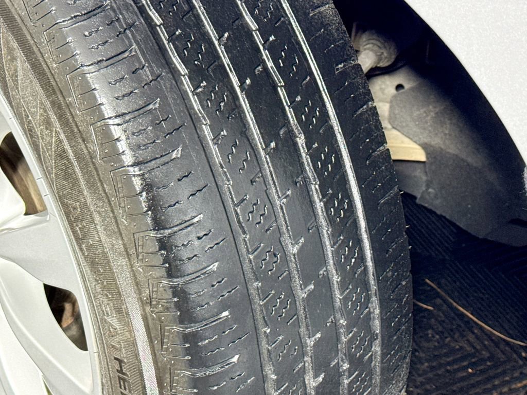 Used 2018 Chrysler Pacifica Touring-L FWD image 38