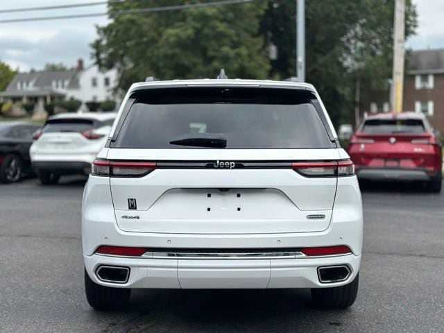 Used 2023 Jeep Grand Cherokee Overland w/ Luxury Tech Group IV AWD/4WD image 5