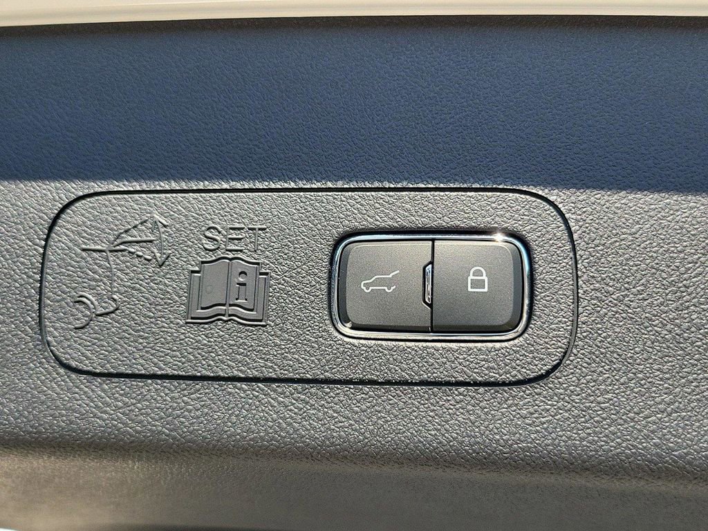 New 2025 Lincoln Aviator Black Label AWD/4WD image 11