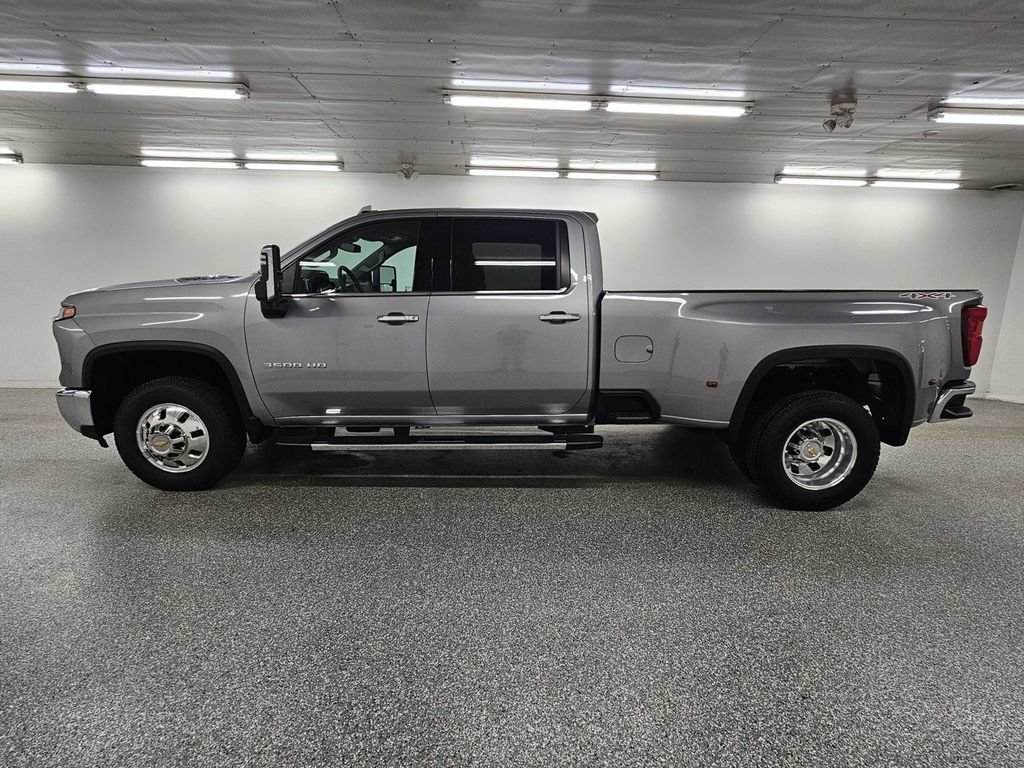 Used 2025 Chevrolet Silverado 3500 LTZ w/ LTZ Convenience Package AWD/4WD image 11