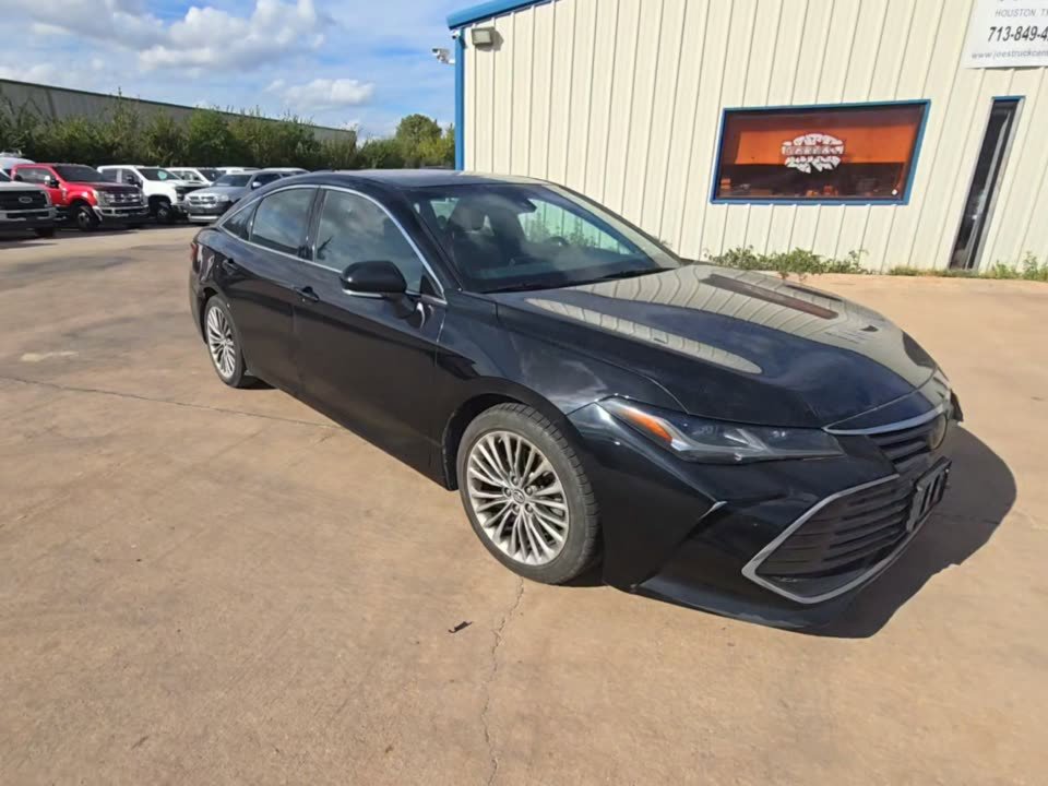 Used 2019 Toyota Avalon Limited image 3