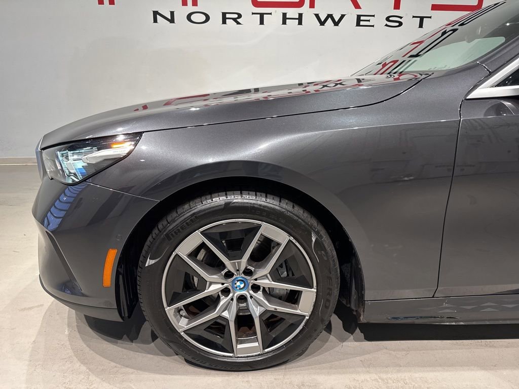 Used 2025 BMW i5 xDrive40 w/ Premium Package AWD/4WD image 7
