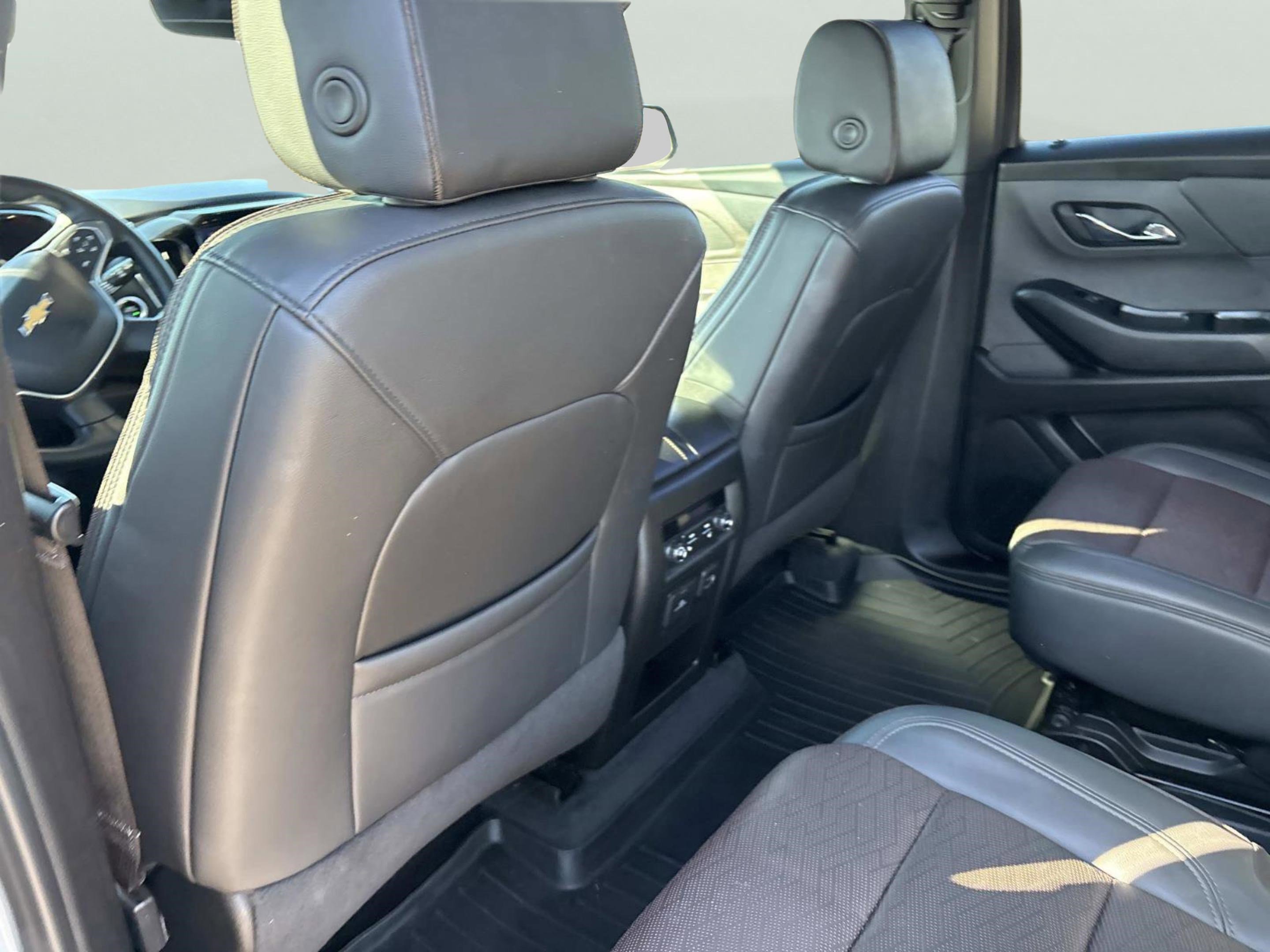 Used 2023 Chevrolet Traverse High Country w/ LPO, Cargo Package image 19