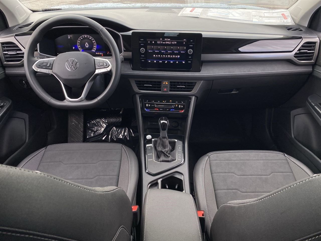 New 2026 Volkswagen Taos SE image 11