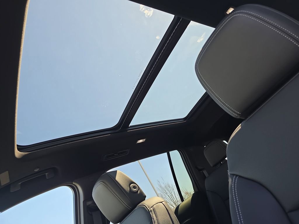 New 2026 Chevrolet Traverse LT w/ Sun and Wheel Package FWD image 30