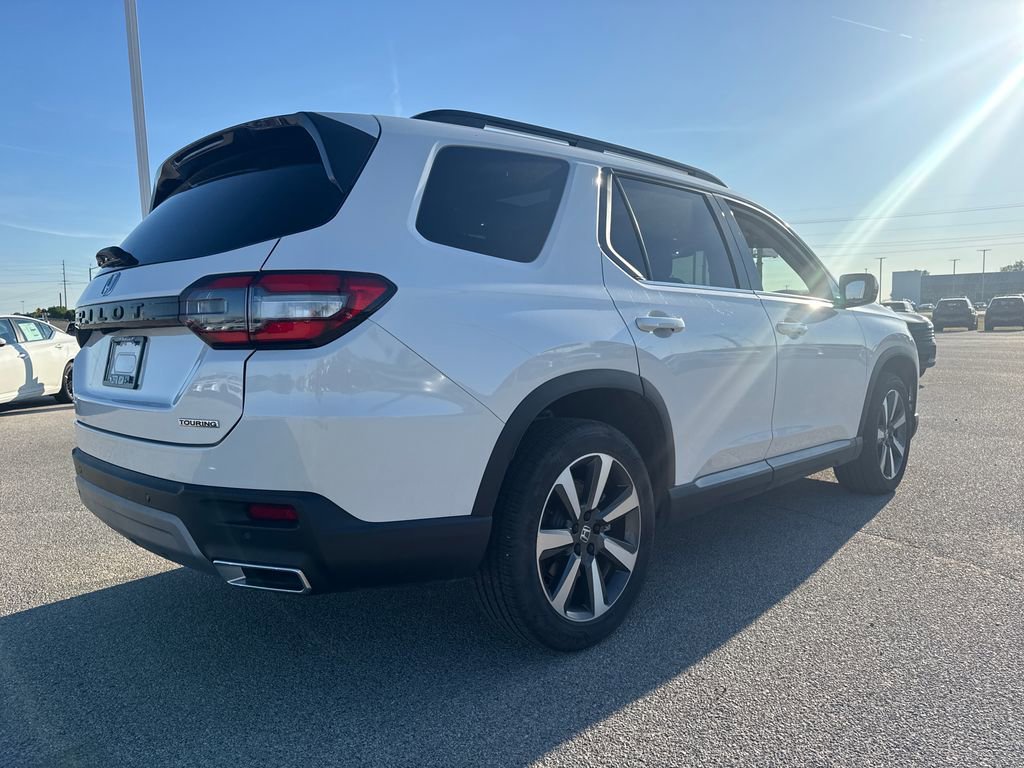Used 2025 Honda Pilot Touring image 11