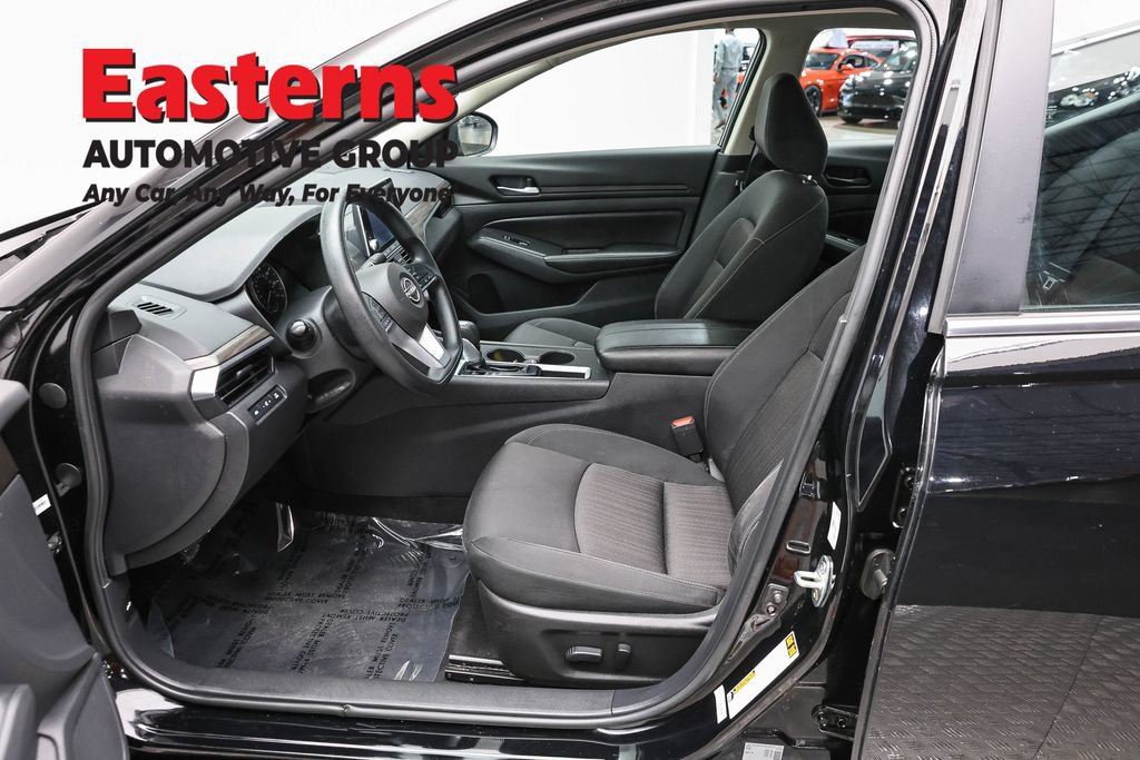 Used 2025 Nissan Altima 2.5 SV FWD image 13