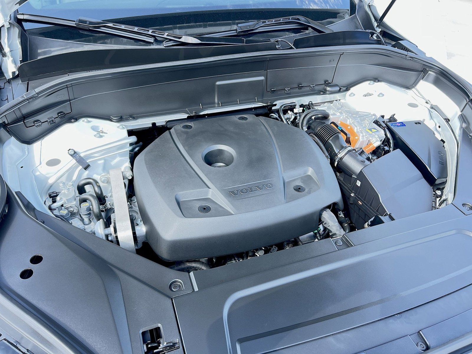 Certified 2025 Volvo XC90 T8 Plus w/ Protection Package Premier image 29