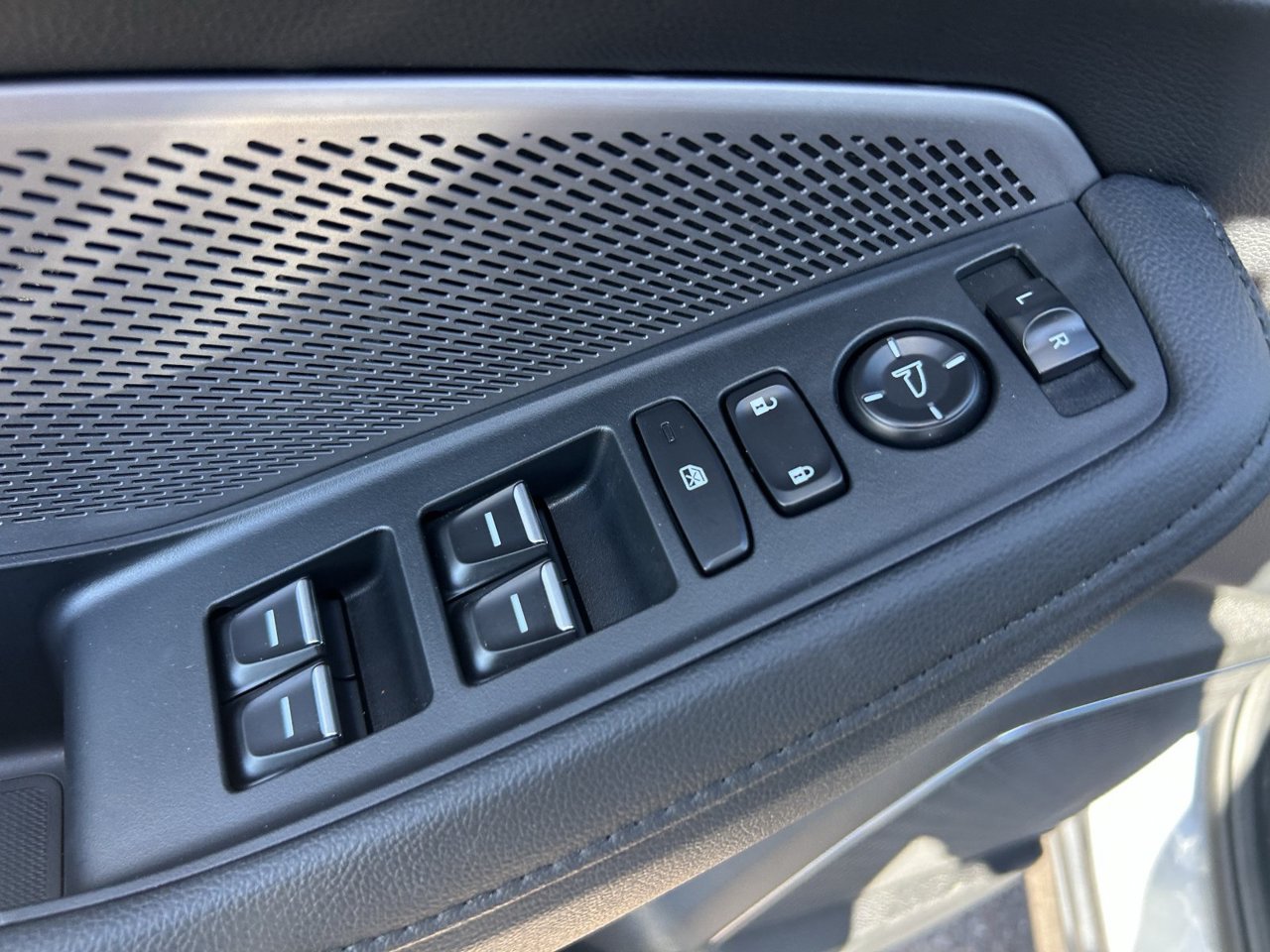 Certified 2026 Acura MDX FWD image 33
