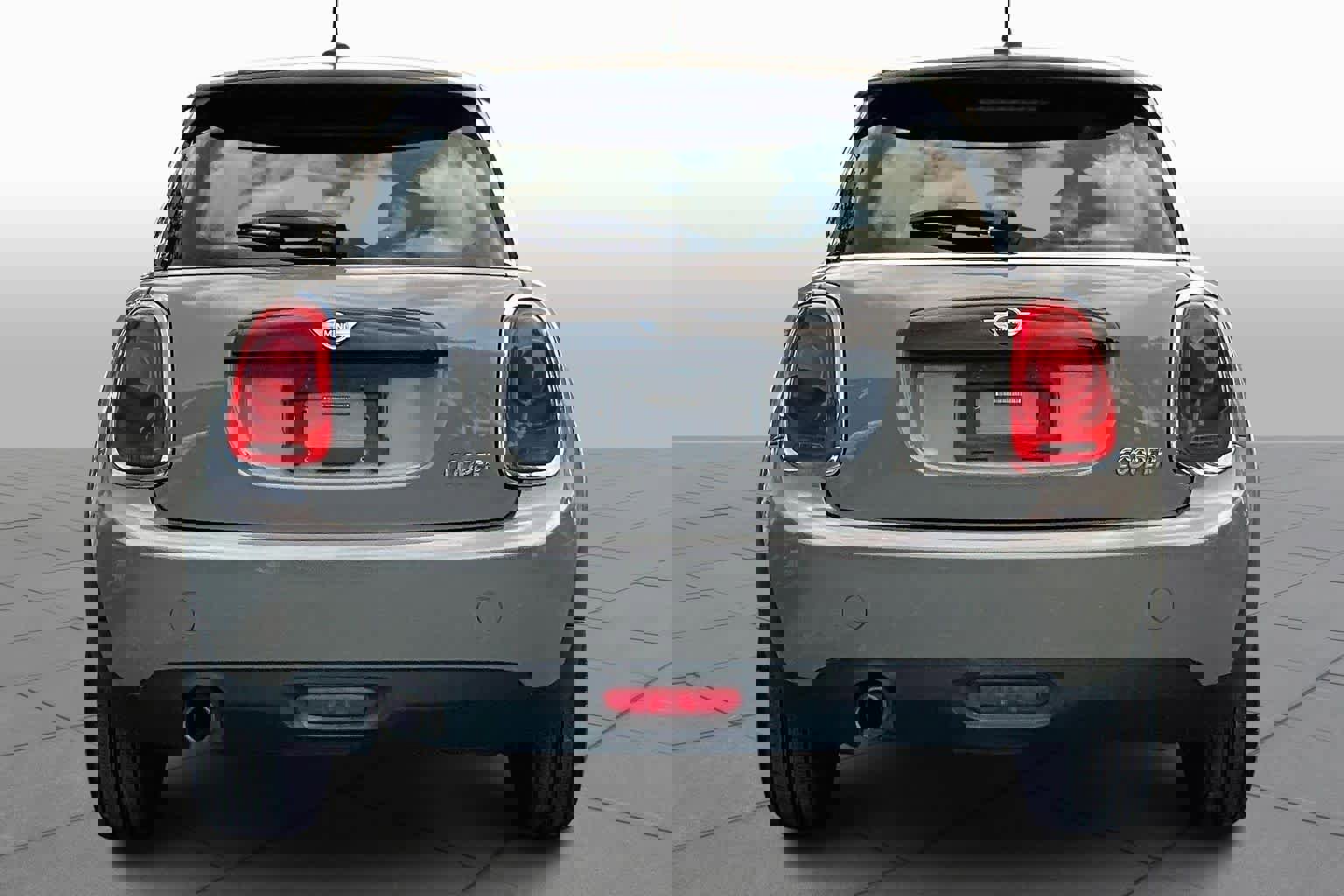 Used 2016 MINI Cooper 2-Door Hardtop image 4