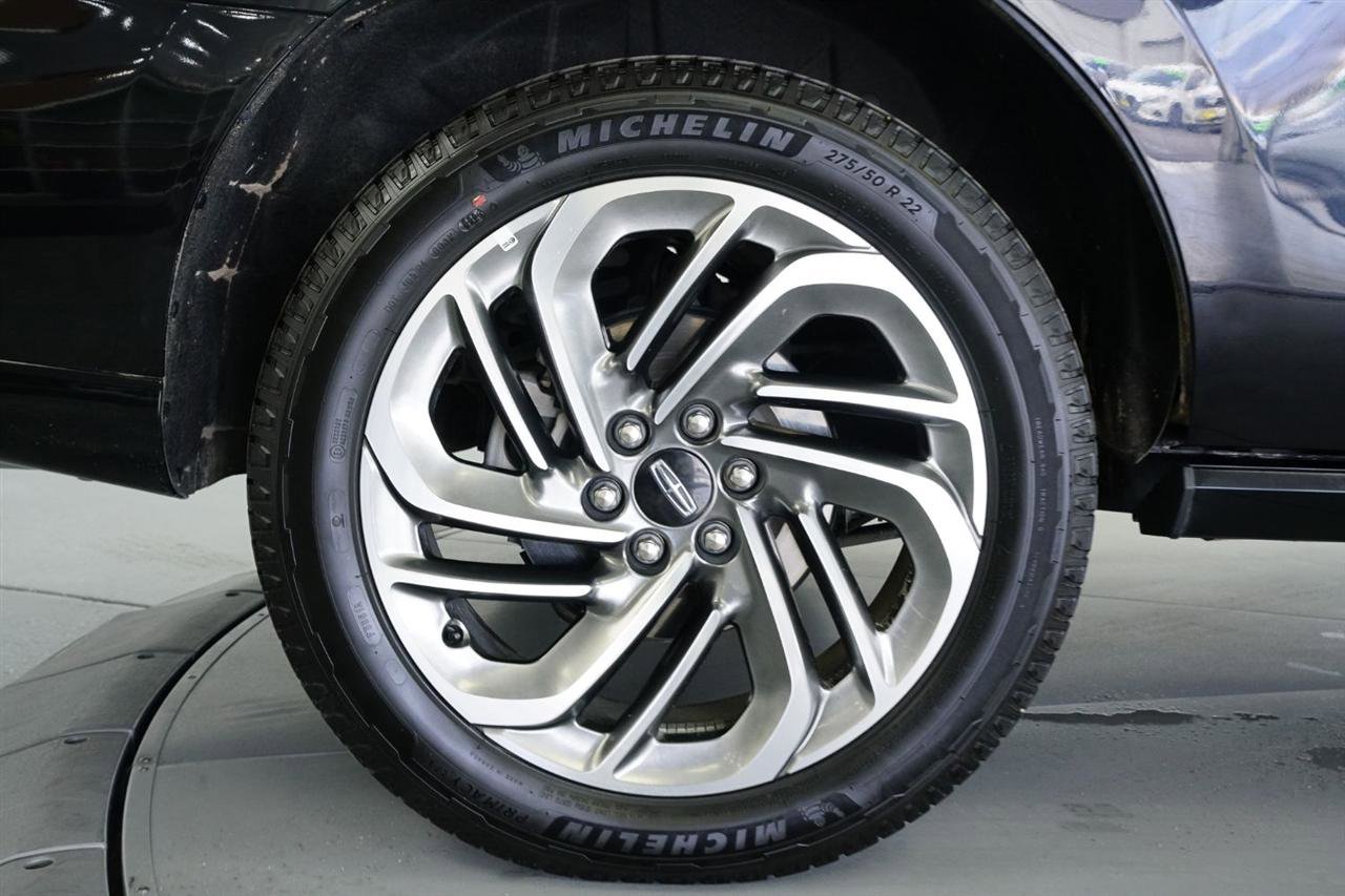 Used 2025 Lincoln Navigator Reserve image 17