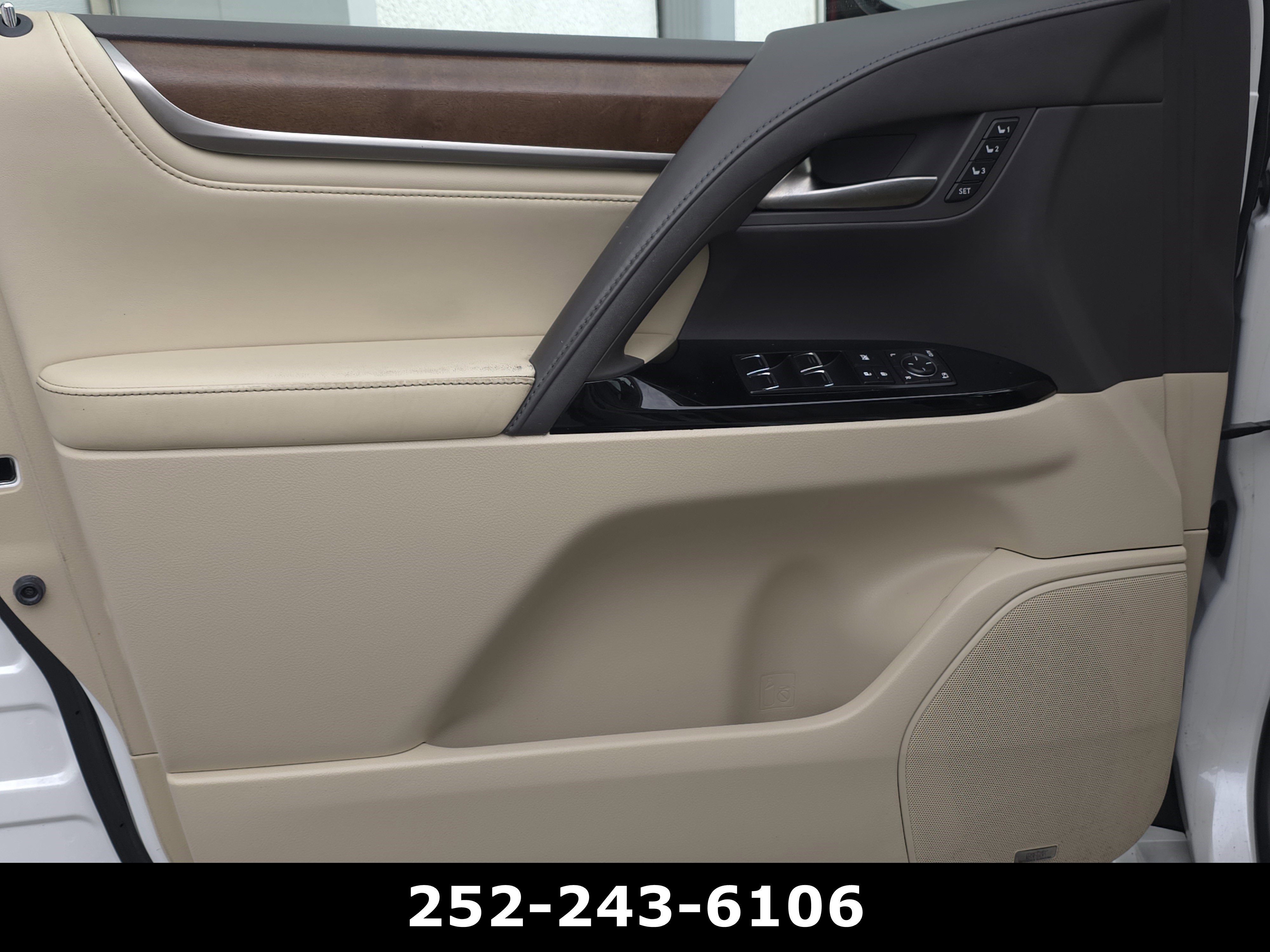 Used 2016 Lexus LX 570 4WD w/ Luxury Package image 31