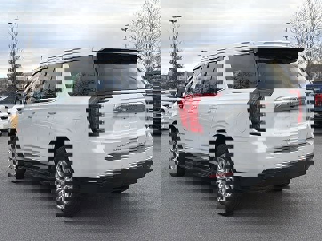 Used 2022 GMC Yukon SLT w/ SLT Premium Package image 9