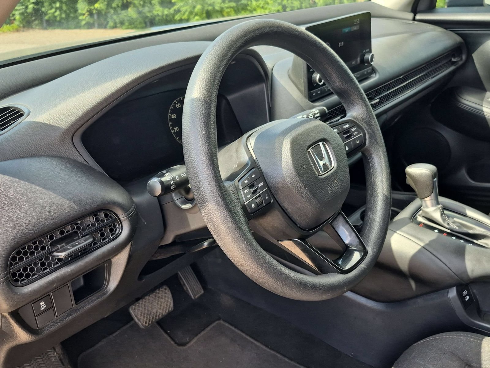 Used 2024 Honda HR-V LX image 11