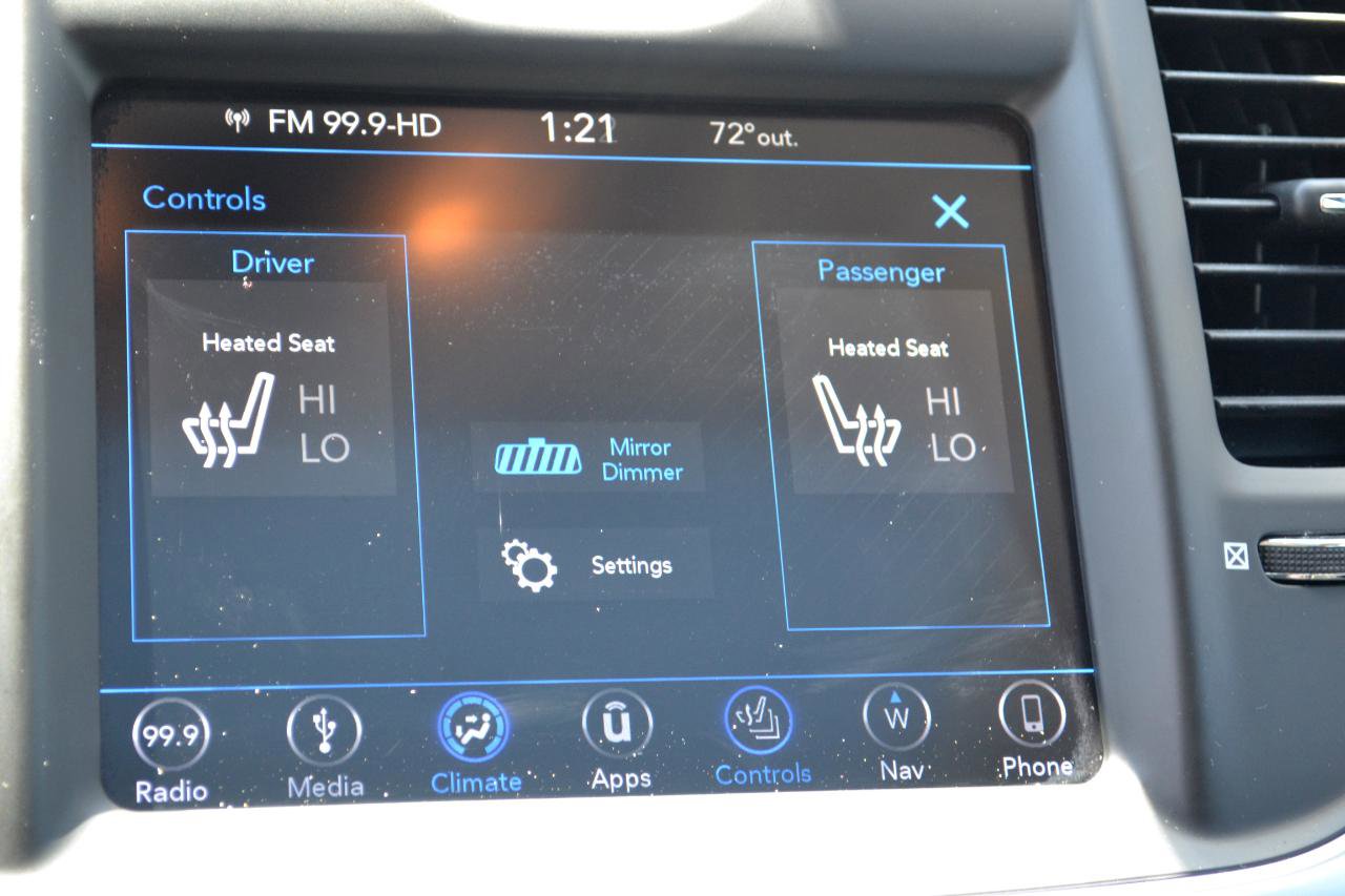 Used 2018 Chrysler 300 Touring L AWD/4WD image 18