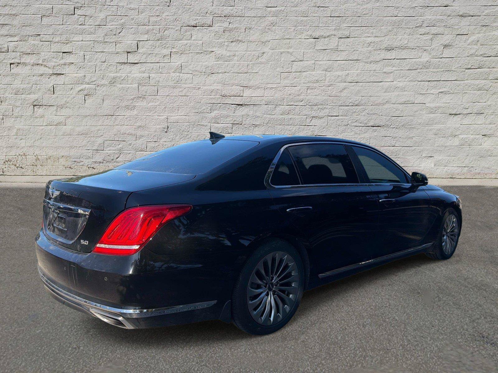 Used 2019 Genesis G90 5.0 Ultimate RWD image 3