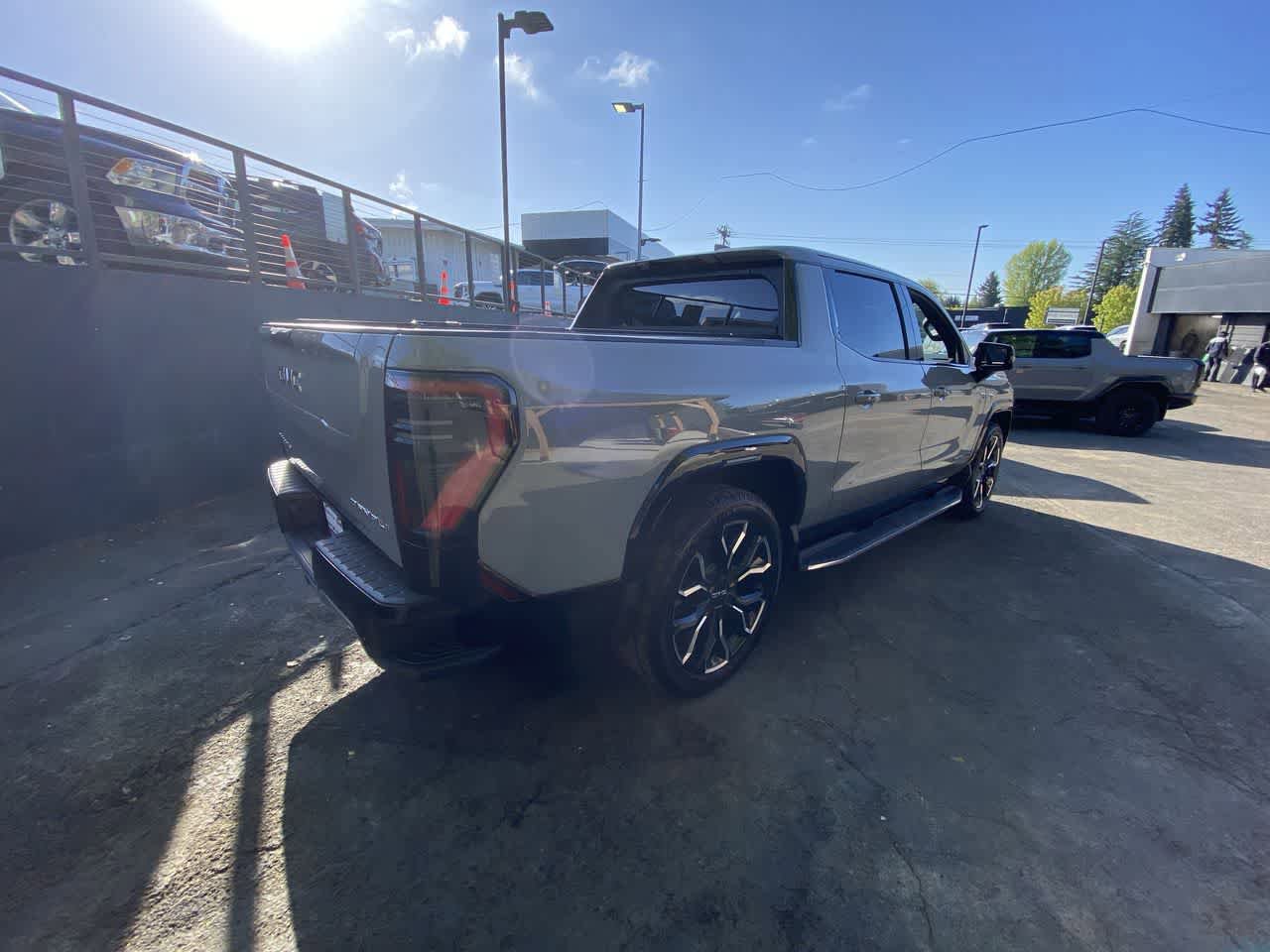 Used 2024 GMC Sierra EV Denali AWD/4WD image 6