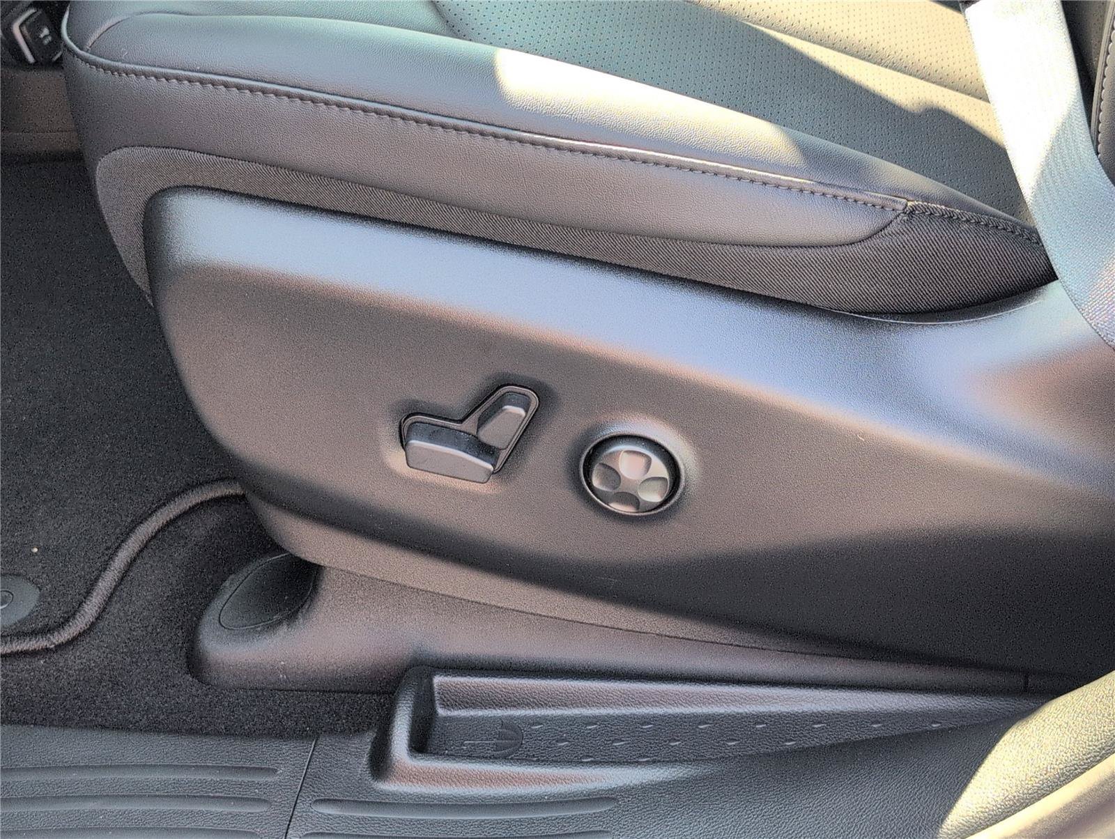 New 2027 Chrysler Pacifica LX FWD image 18