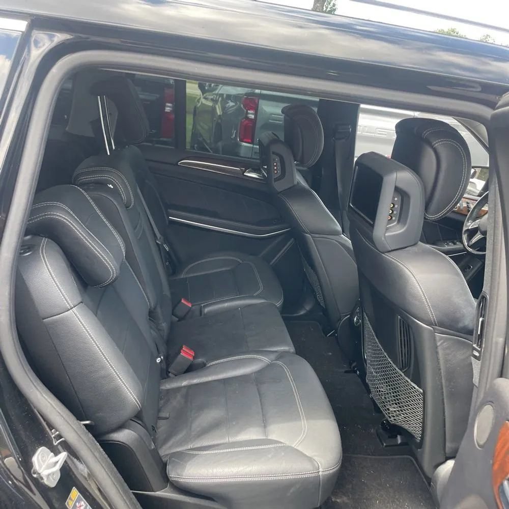 Used 2015 Mercedes-Benz GL 550 4MATIC image 24