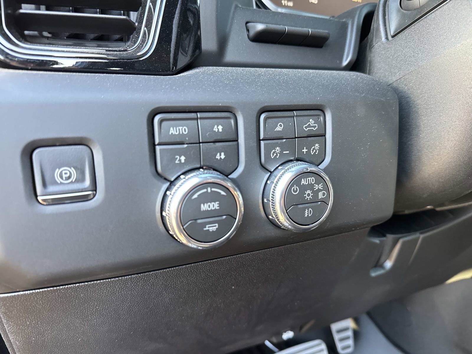 New 2026 GMC Sierra 2500 AT4 w/ Technology Package image 38