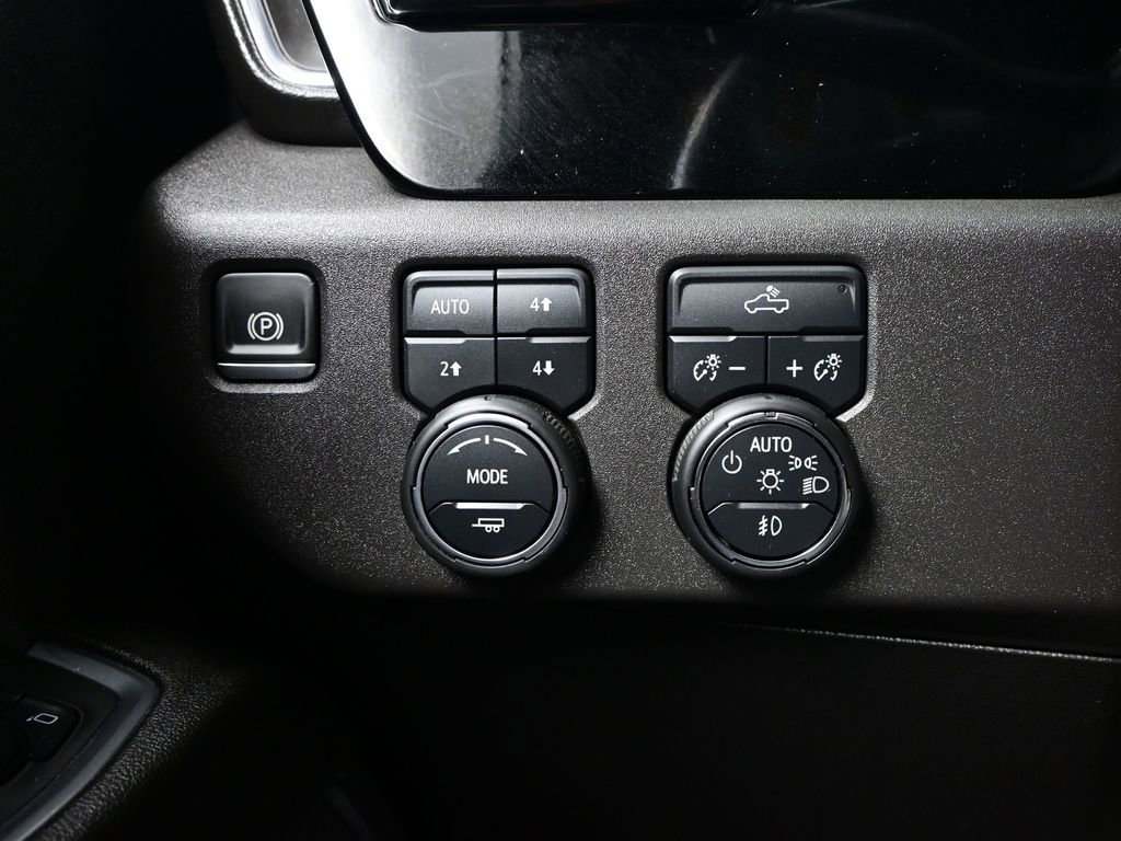 Used 2024 Chevrolet Silverado 1500 LT Trail Boss w/ LPO, Dark Essentials Package image 17