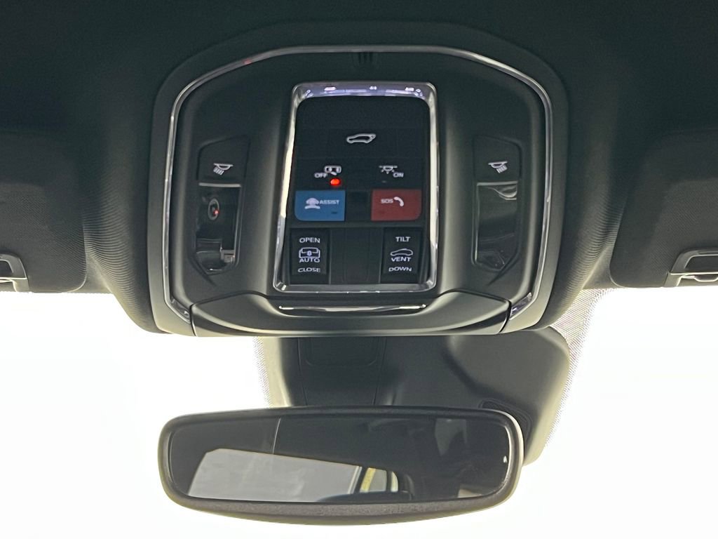 Used 2023 Jeep Grand Cherokee L Laredo image 30