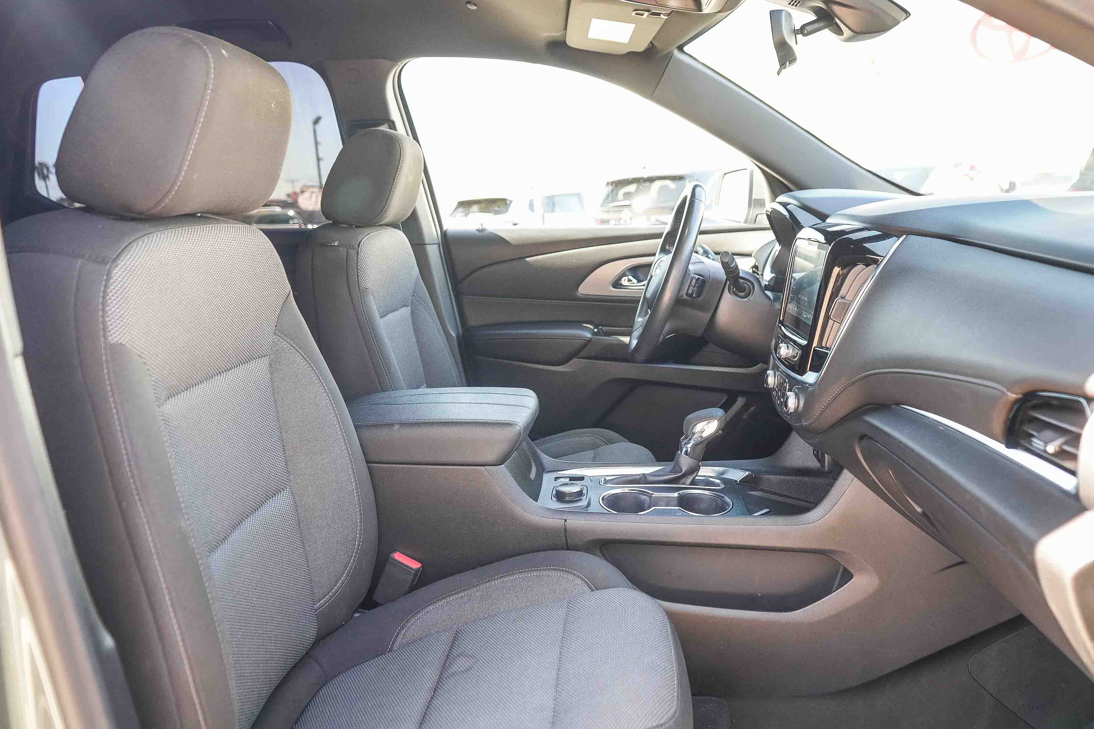 Used 2022 Chevrolet Traverse LT FWD image 16
