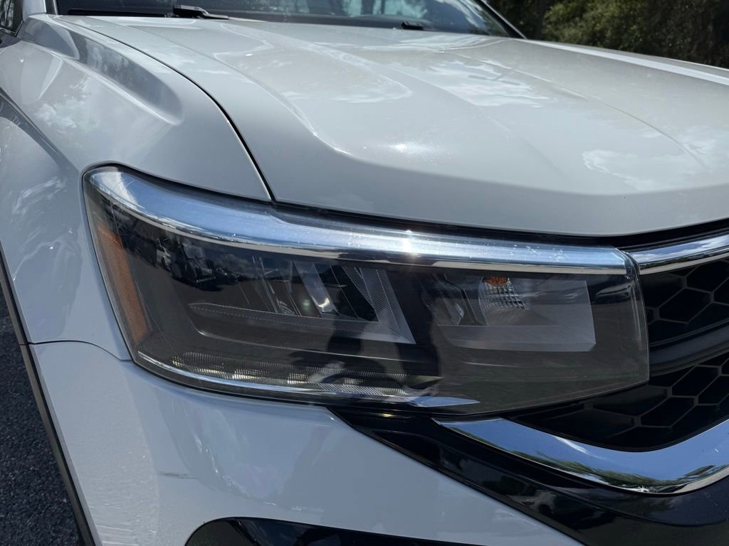 Used 2022 Volkswagen Taos SE image 4