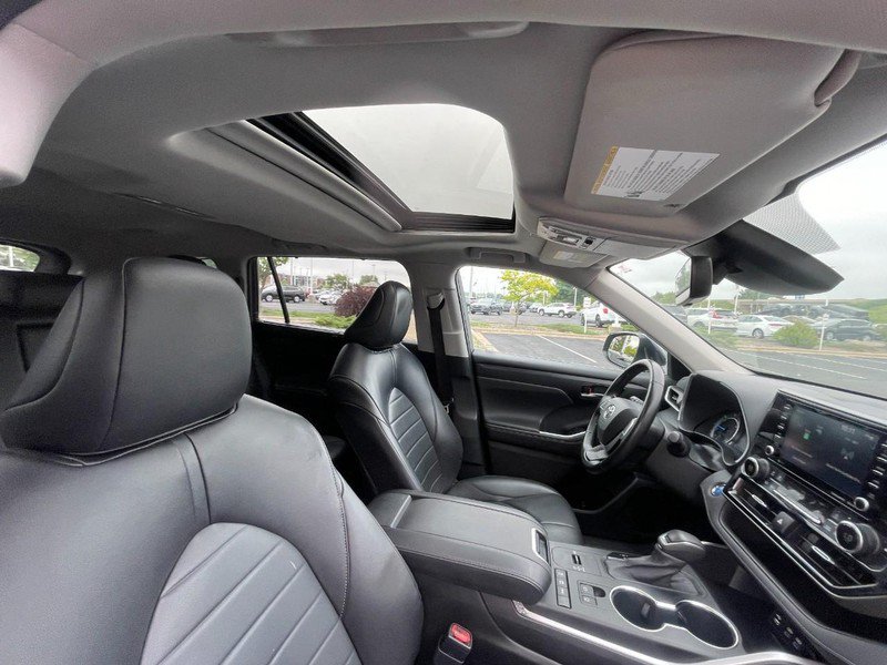 Used 2022 Toyota Highlander XLE AWD/4WD image 12