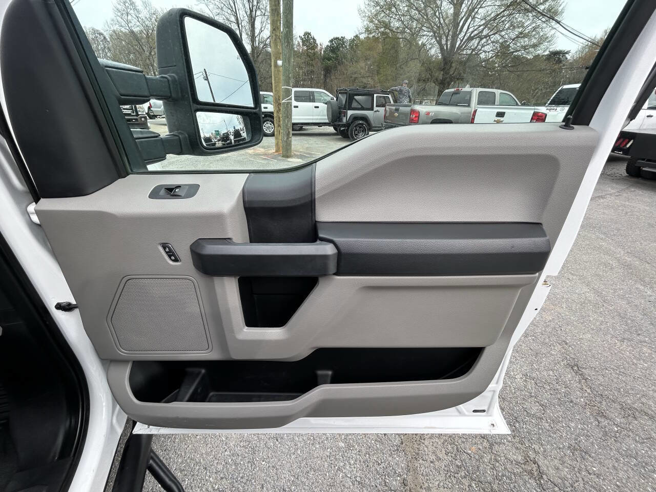 Used 2019 Ford F350 XL w/ Power Equipment Group image 26