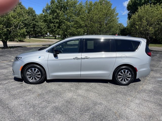Used 2024 Chrysler Pacifica Select image 8