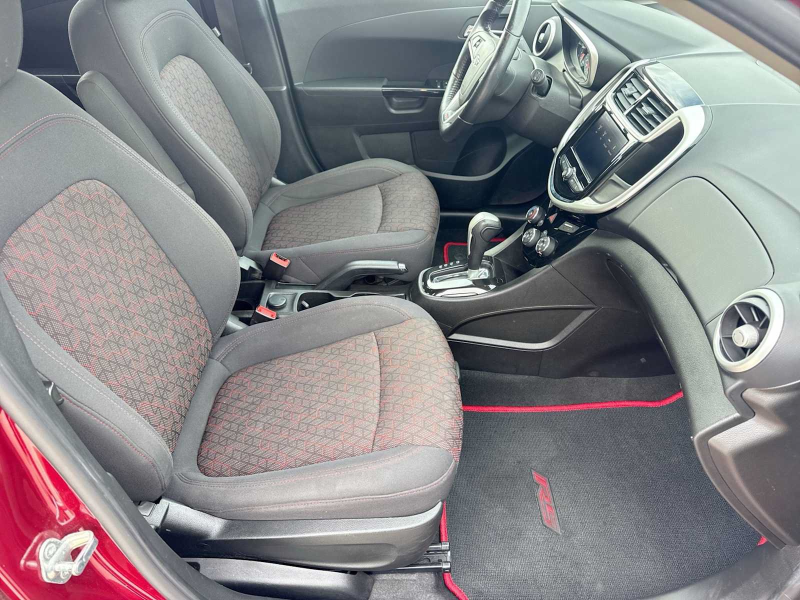 Used 2020 Chevrolet Sonic LT w/ Convenience Package FWD image 21