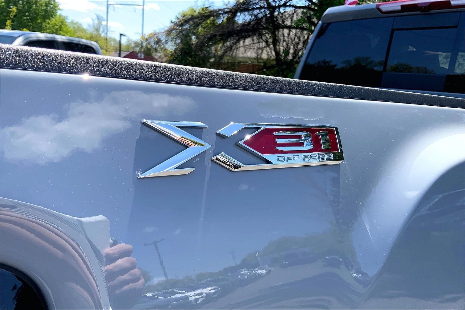 Used 2025 GMC Sierra 2500 SLE w/ SLE Value Package; AWD/4WD image 8