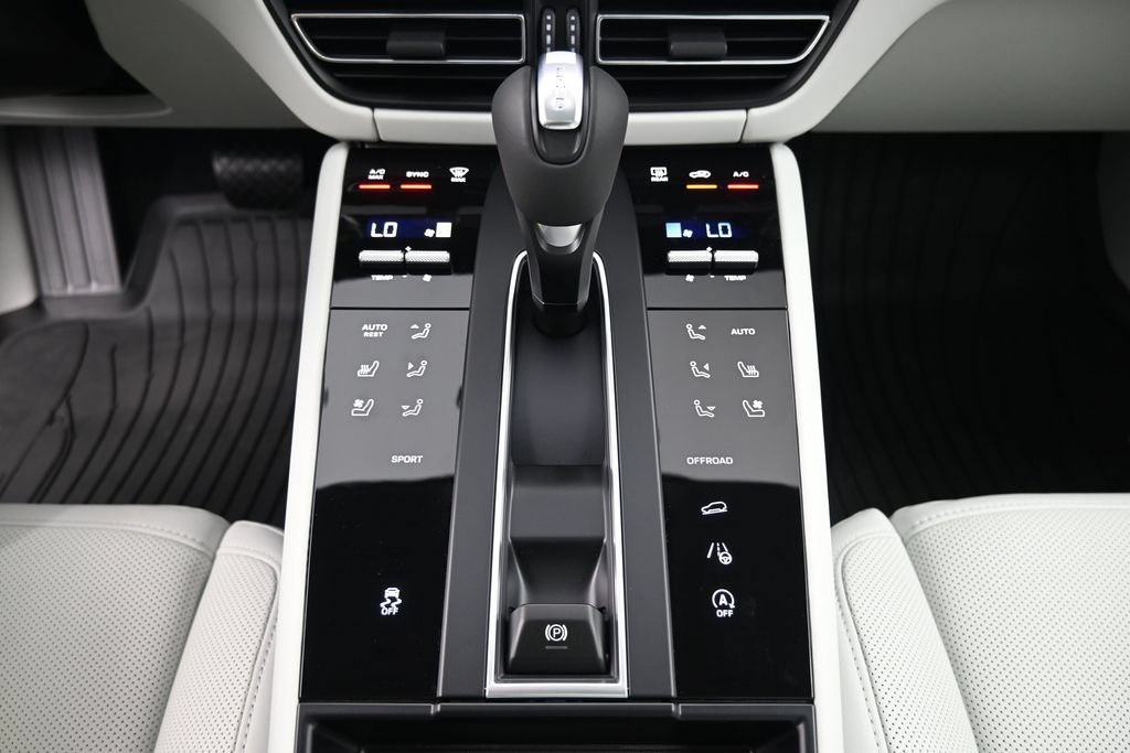 New 2026 Porsche Macan AWD/4WD image 17