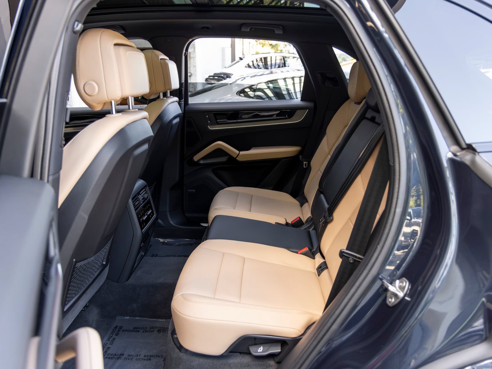 Certified 2025 Porsche Cayenne AWD/4WD image 50