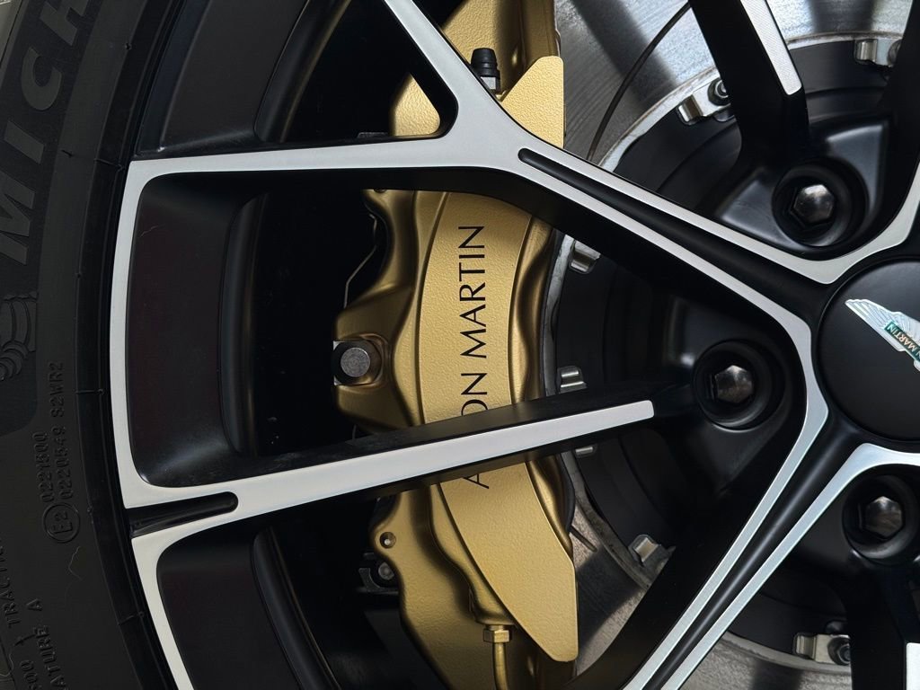 New 2026 Aston Martin V8 Vantage Roadster image 48