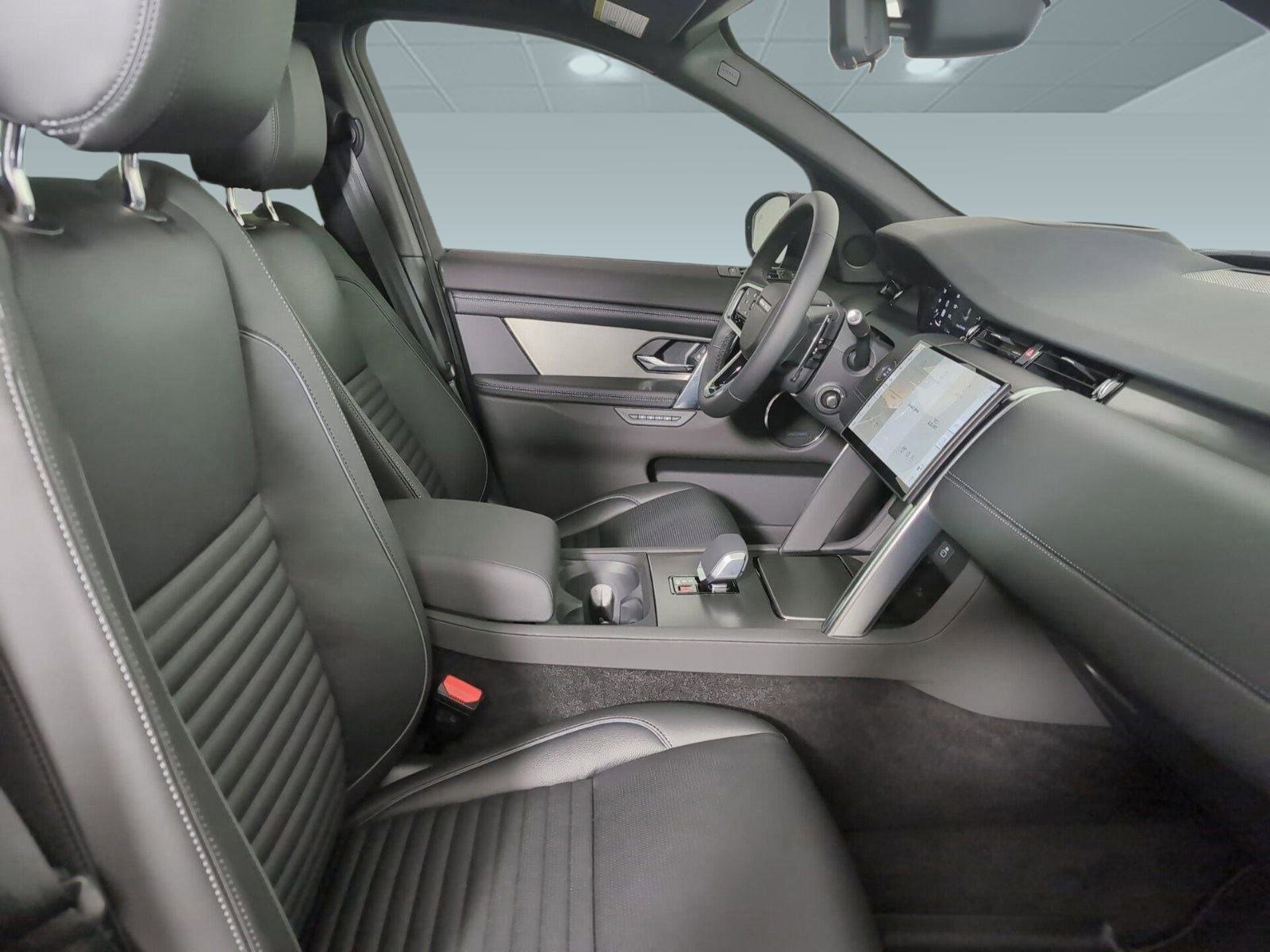 Certified 2025 Land Rover Discovery Sport Dynamic SE image 20